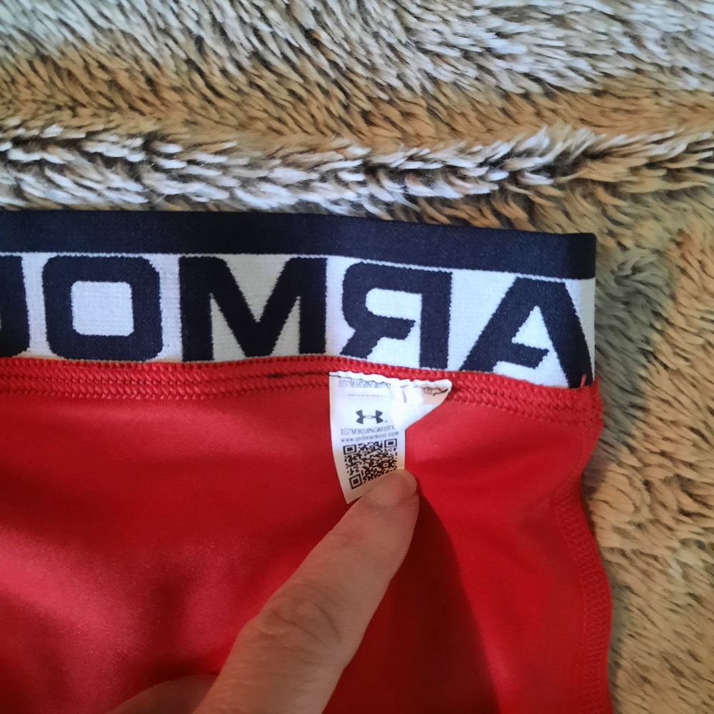 Under Armour Red Performance Shorts - Picture 3 of 4